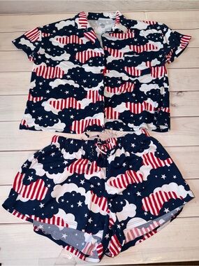 Way to Celebrate Patriotic Pajama Set XS Red White Blue Cloud Print Shorts set